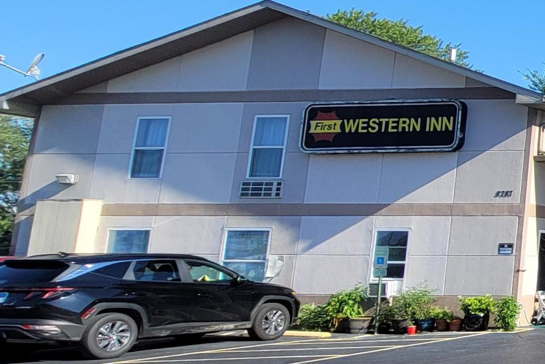 First Western Inn Caseyville Buitenkant foto