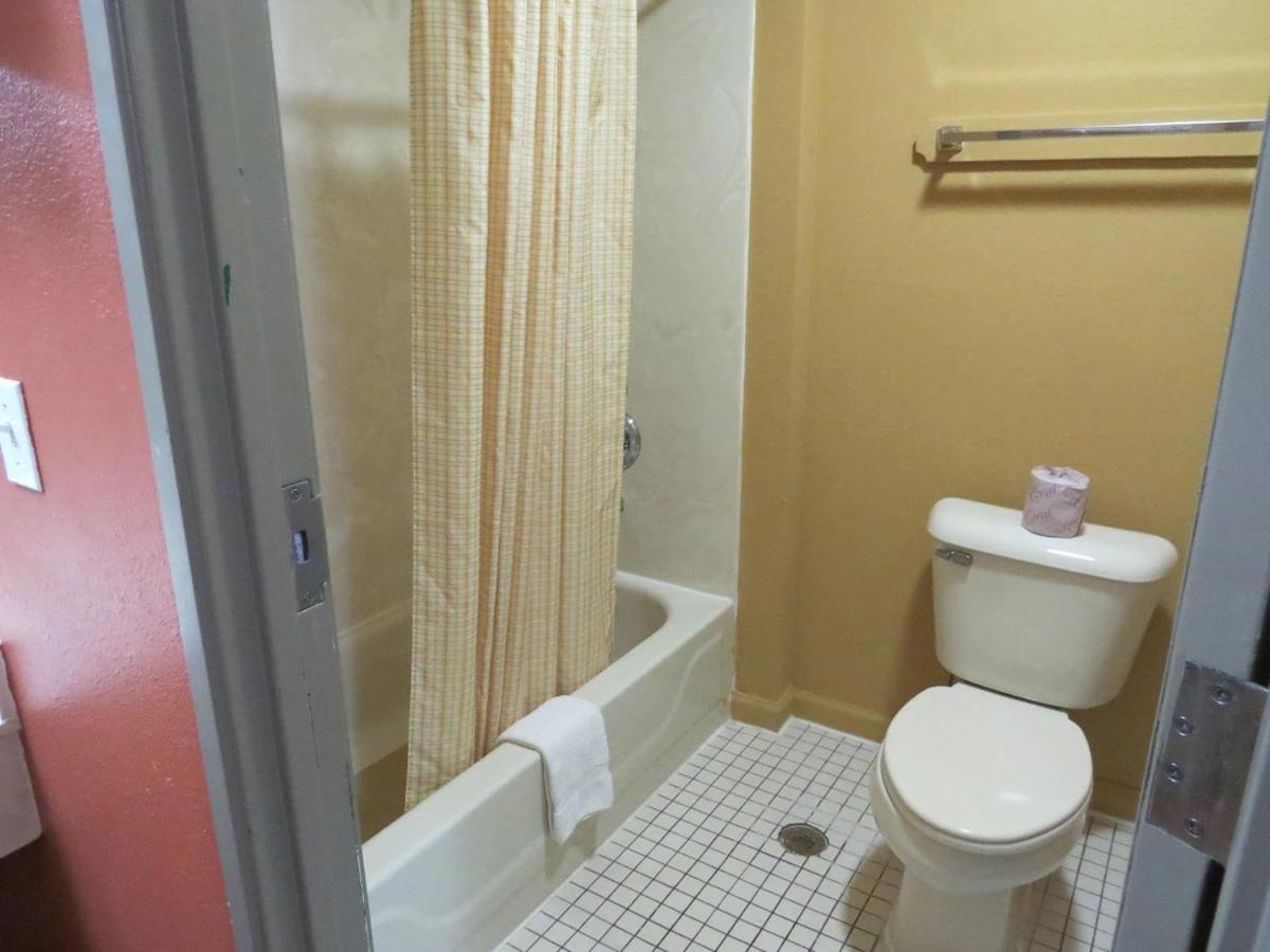 First Western Inn Caseyville Buitenkant foto