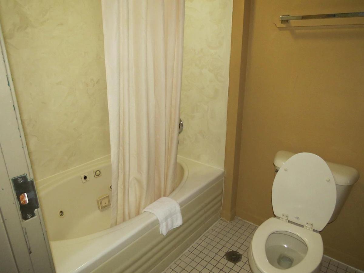 First Western Inn Caseyville Buitenkant foto