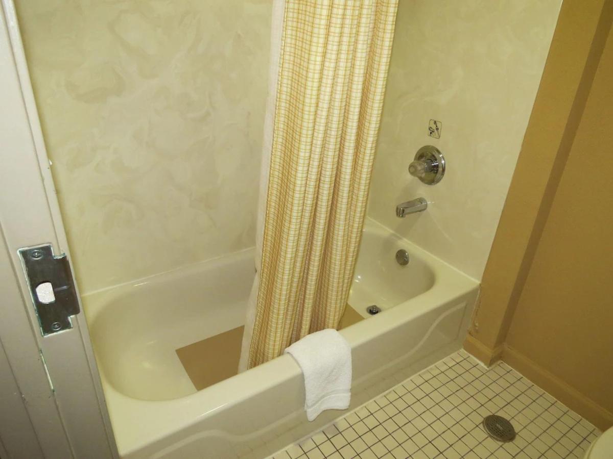 First Western Inn Caseyville Buitenkant foto
